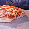 Peka pizze s šamotno ploščo